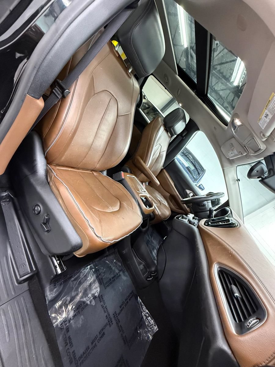 Used 2017 Chrysler Pacifica Limited FWD image 23