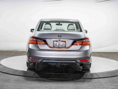 Used 2017 Honda Accord EX image 5