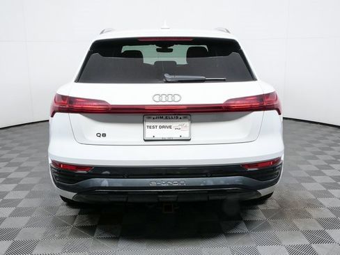 Used 2024 Audi Q8 e-tron Premium Plus image 31
