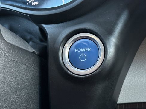 Used 2022 Toyota Sienna XLE FWD image 21