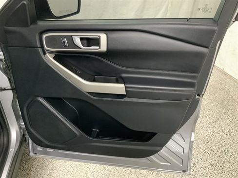 Used 2021 Ford Explorer XLT w/ Equipment Group 202A AWD/4WD image 23
