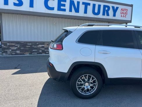 Used 2019 Jeep Cherokee Latitude Plus AWD/4WD image 13