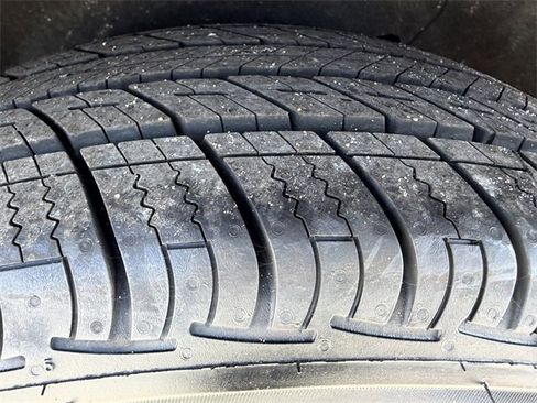 Used 2018 Chevrolet Equinox Premier image 36