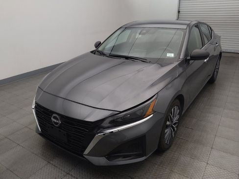 Used 2025 Nissan Altima 2.5 SV FWD image 15