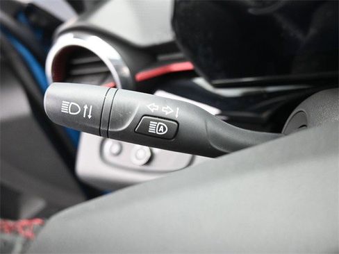 Certified 2025 Chevrolet Trax RS w/ Sunroof Package image 15