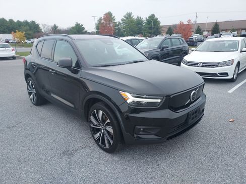 Used 2021 Volvo XC40 P8 Recharge image 3