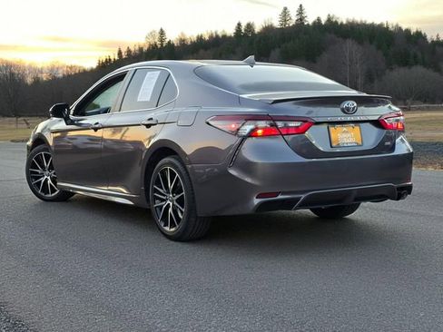 Used 2024 Toyota Camry SE image 5