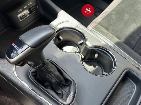 Used 2018 Dodge Durango SRT w/ Technology Group AWD/4WD image 15