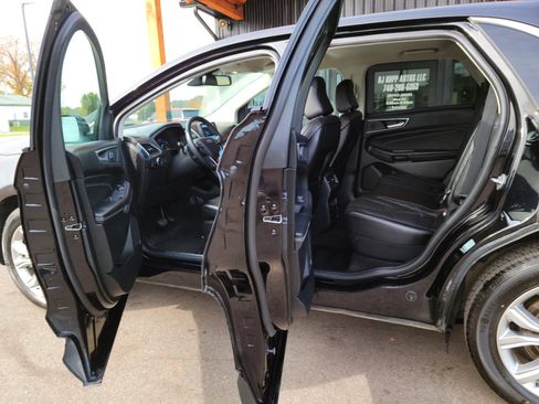 Used 2024 Ford Edge Titanium image 7