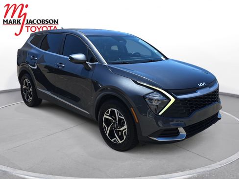 Used 2023 Kia Sportage LX FWD image 3