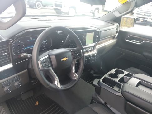 Used 2025 Chevrolet Silverado 1500 LT image 9
