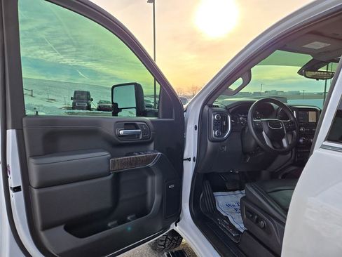 Used 2023 GMC Sierra 2500 Denali w/ Denali Ultimate Package image 11