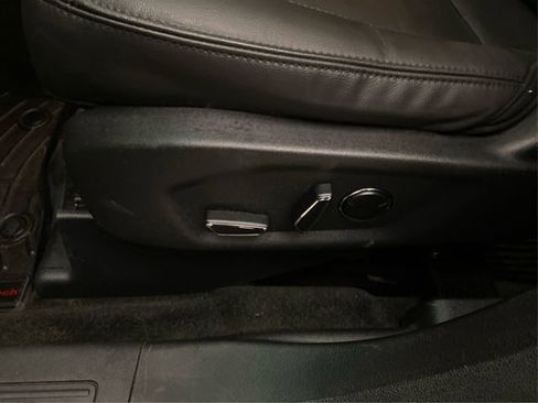 Used 2016 Ford Explorer XLT w/ Equipment Group 202A AWD/4WD image 24