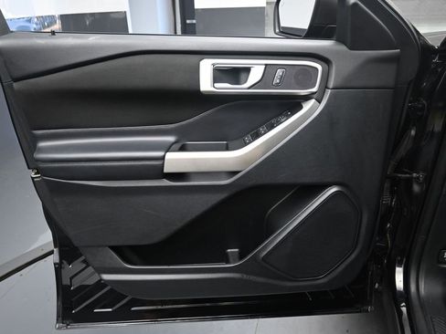 Used 2020 Ford Explorer XLT w/ Comfort Package image 21