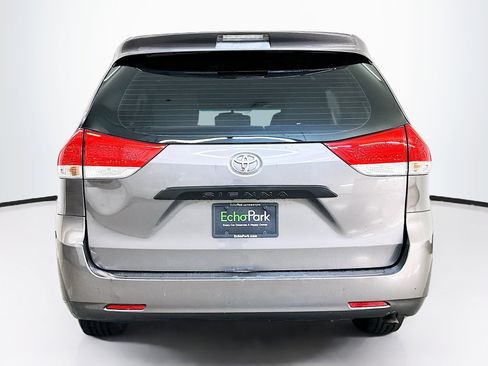 Used 2011 Toyota Sienna FWD image 7