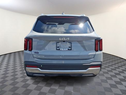 Used 2025 Kia Sorento S AWD/4WD image 5