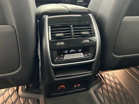 Used 2025 BMW X7 M60i image 36