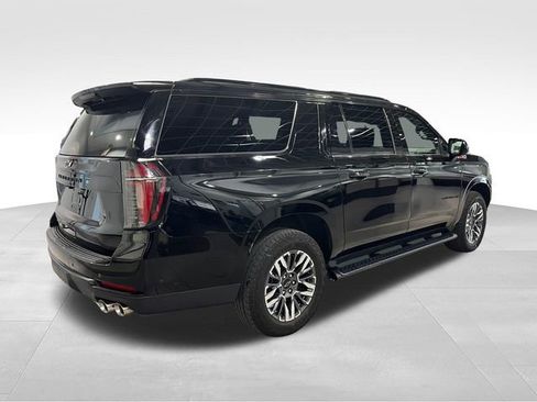 Used 2025 Chevrolet Suburban Z71 AWD/4WD image 7