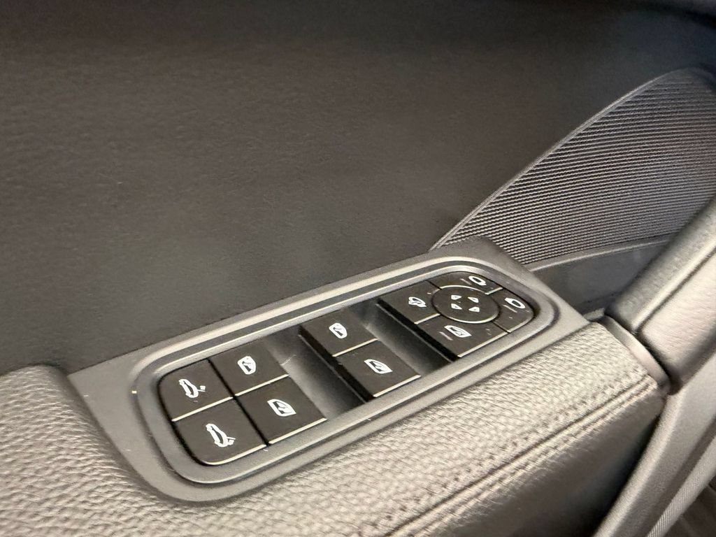 Certified 2025 Porsche Cayenne S AWD/4WD image 20