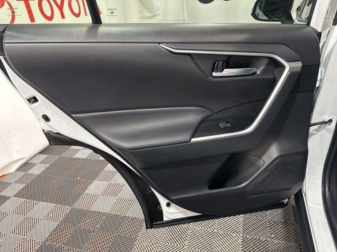 Used 2025 Toyota RAV4 XLE image 19