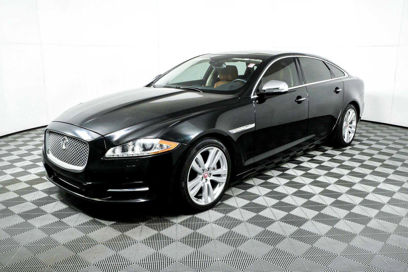 Used 2013 Jaguar XJ L Portfolio AWD/4WD image 26