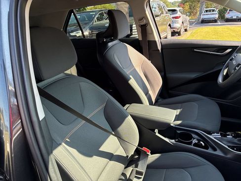 Used 2025 Kia Niro LX FWD image 28