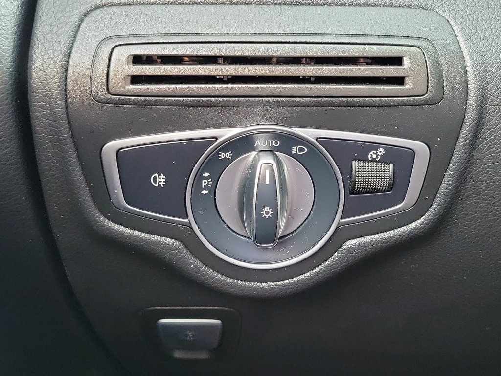 Used 2022 Mercedes-Benz GLC 300 image 13