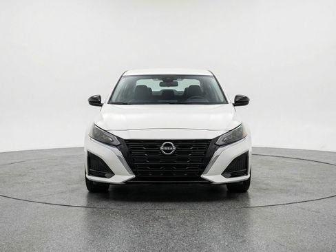 Used 2025 Nissan Altima 2.5 SV image 2