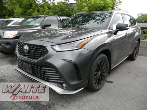 Used 2024 Toyota Highlander XSE AWD/4WD image 5