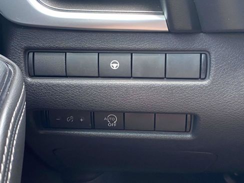 Used 2023 Nissan Rogue SV FWD image 19