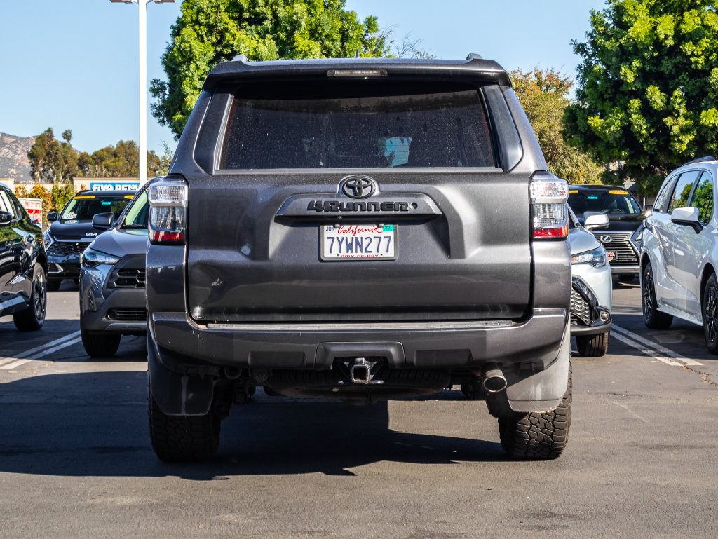 Used 2017 Toyota 4Runner SR5 AWD/4WD image 5