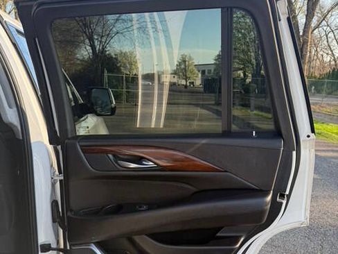 Used 2018 Cadillac Escalade Luxury image 19