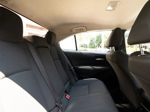 Used 2021 Toyota Corolla LE FWD image 15