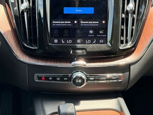 Certified 2023 Volvo XC60 B5 Plus FWD image 20