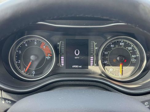 Used 2019 Jeep Cherokee Latitude Plus w/ Cold Weather Group AWD/4WD image 23