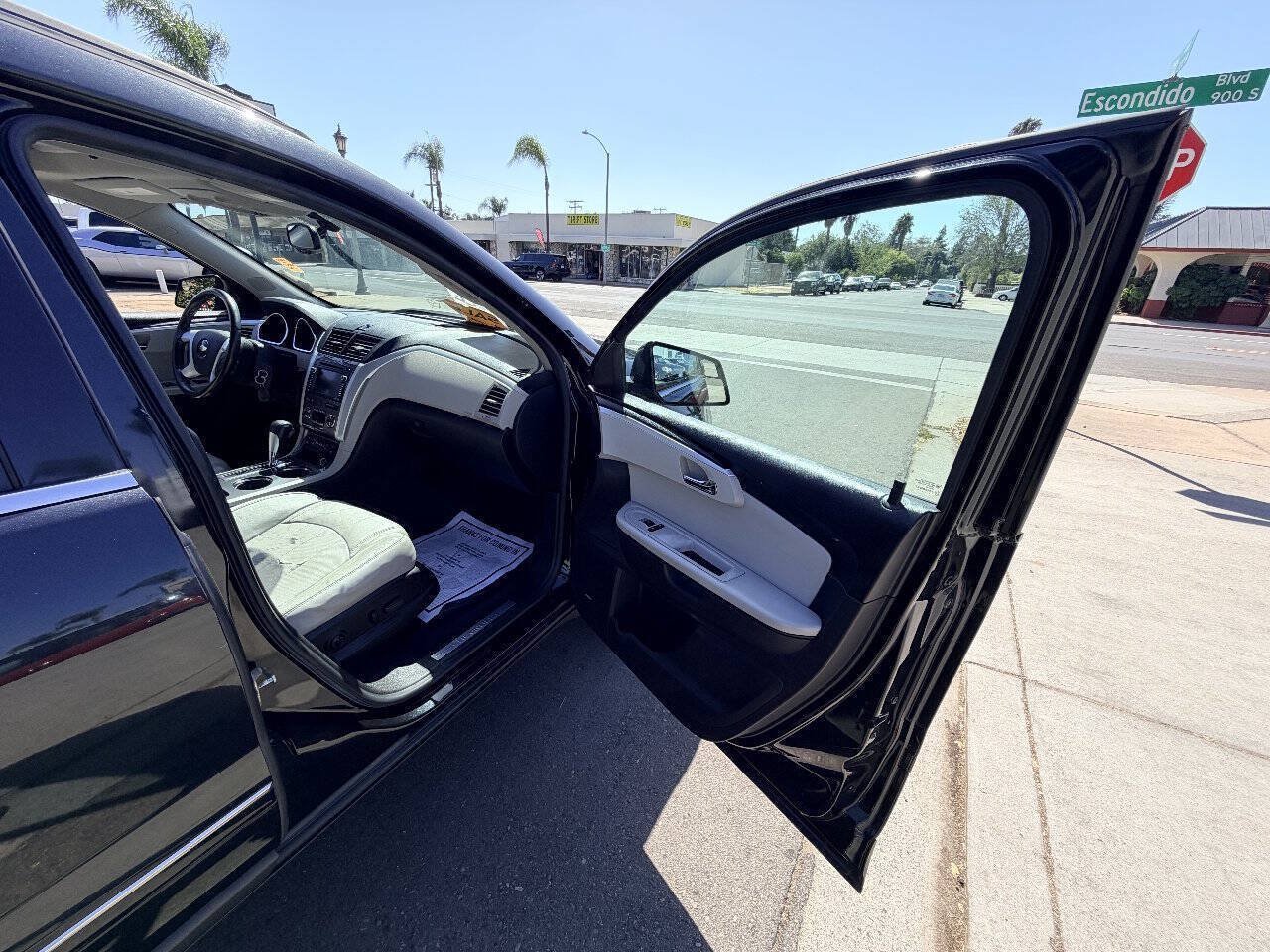 Used 2011 Chevrolet Traverse LTZ FWD image 21