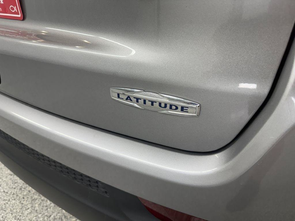 Used 2022 Jeep Compass Latitude FWD image 7
