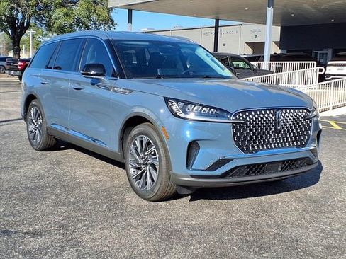 New 2026 Lincoln Aviator 2WD image 3