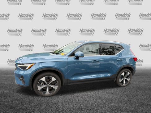 Used 2025 Volvo XC40 B5 Core AWD/4WD image 9