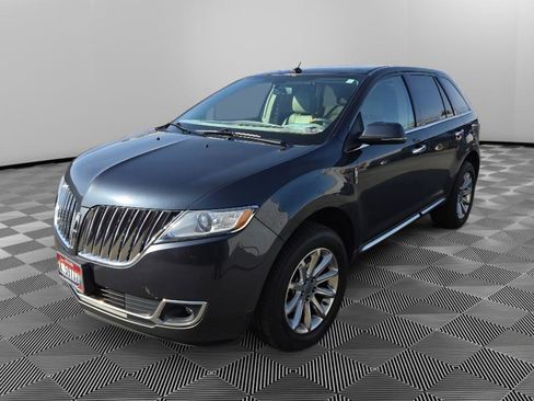 Used 2013 Lincoln MKX AWD image 3