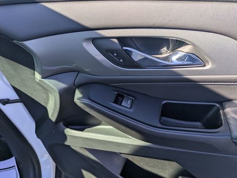 Used 2024 Chevrolet Traverse LT image 34