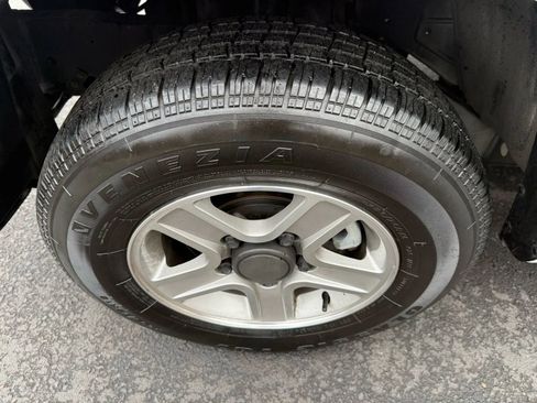 Used 2003 Chevrolet Tracker 4WD Convertible image 29