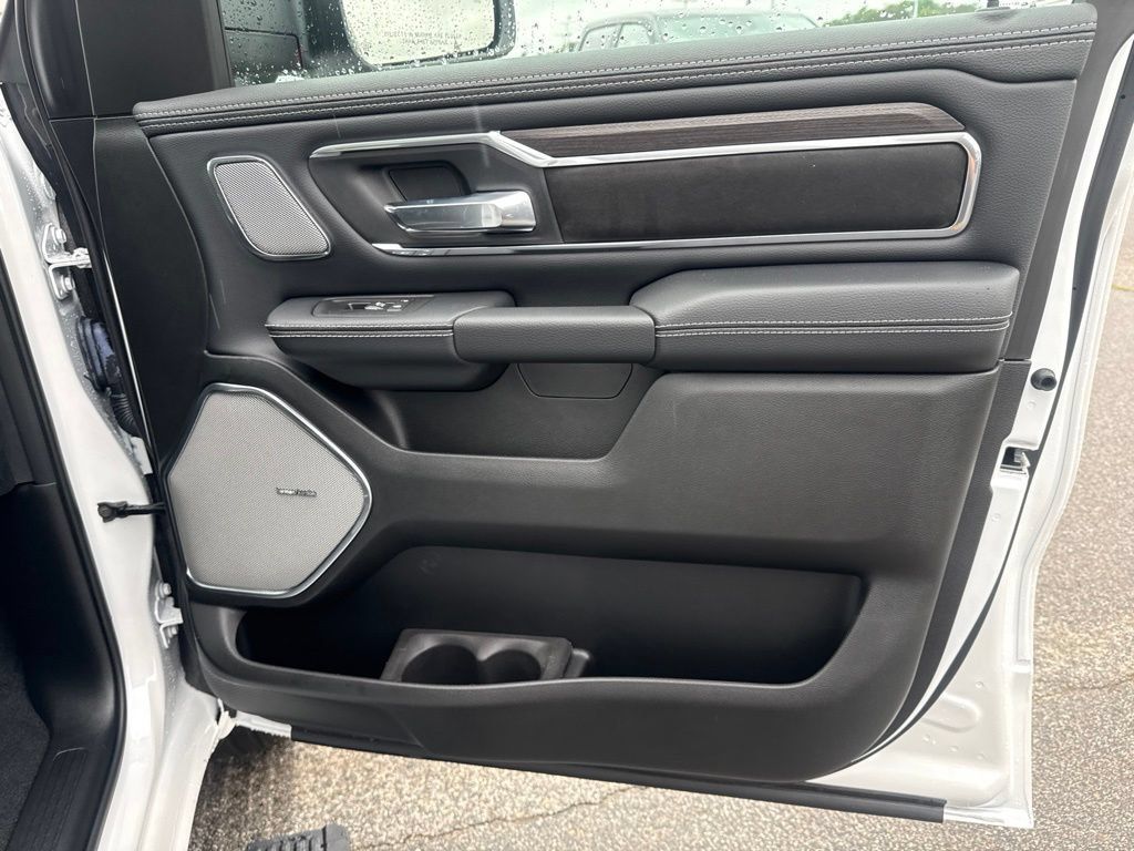 New 2027 RAM 1500 Laramie AWD/4WD image 30