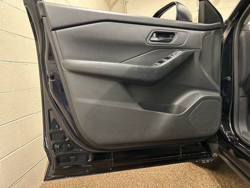 Used 2024 Nissan Rogue S image 13