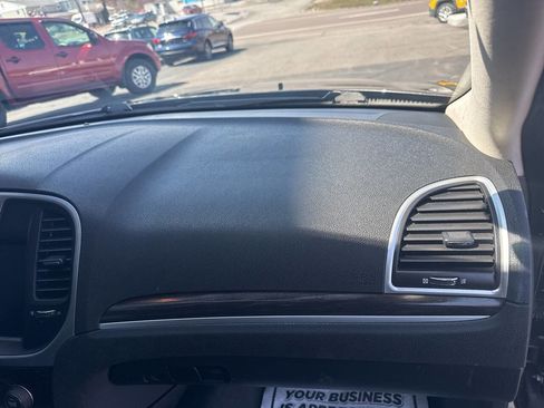 Used 2015 Chrysler 300 Limited image 27