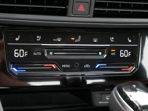 New 2025 Volkswagen Jetta SEL image 10