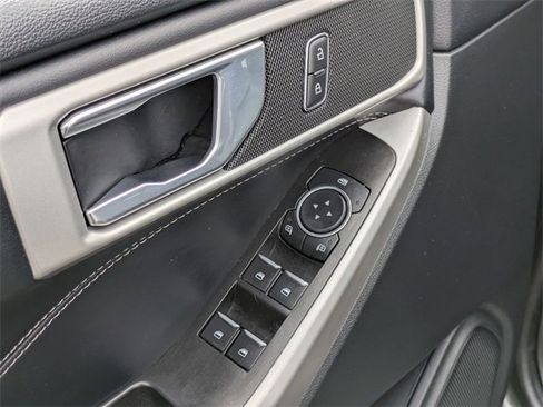 Used 2022 Ford Explorer XLT w/ Equipment Group 202A image 13