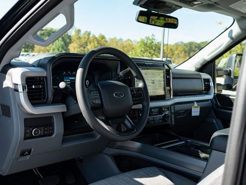 New 2026 Ford F350 XLT w/ XLT Premium Package AWD/4WD image 13