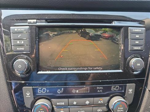 Used 2018 Nissan Rogue SV AWD/4WD image 24