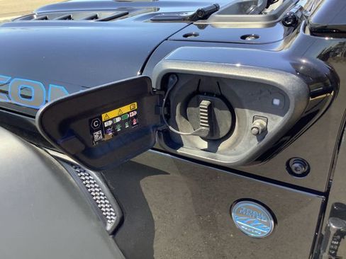 Used 2025 Jeep Wrangler Unlimited Rubicon 4xe w/ Convenience Group AWD/4WD image 48
